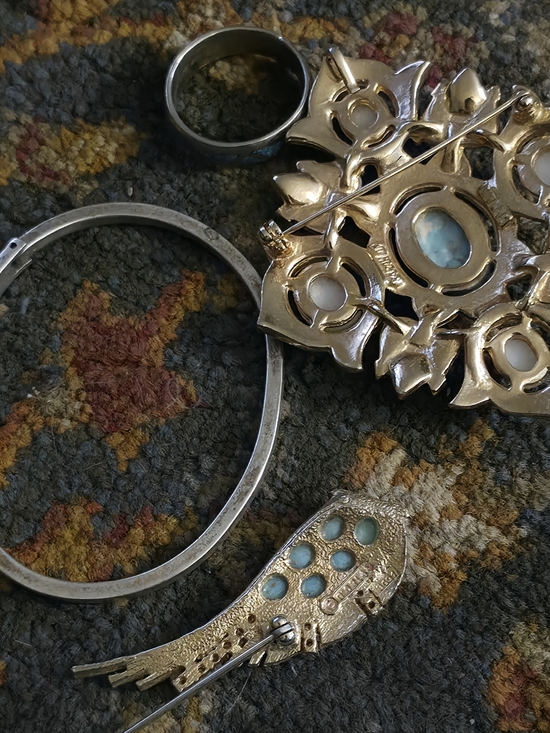 Vintage Turquoise, Pearl & Gold, Silver Jewelry And  Brooch Set - Picture 4 of 9